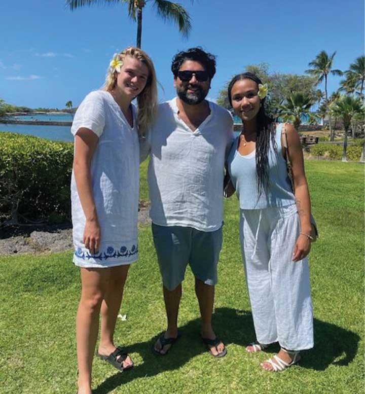 CBA Faculty and Students pose in Hawaii
